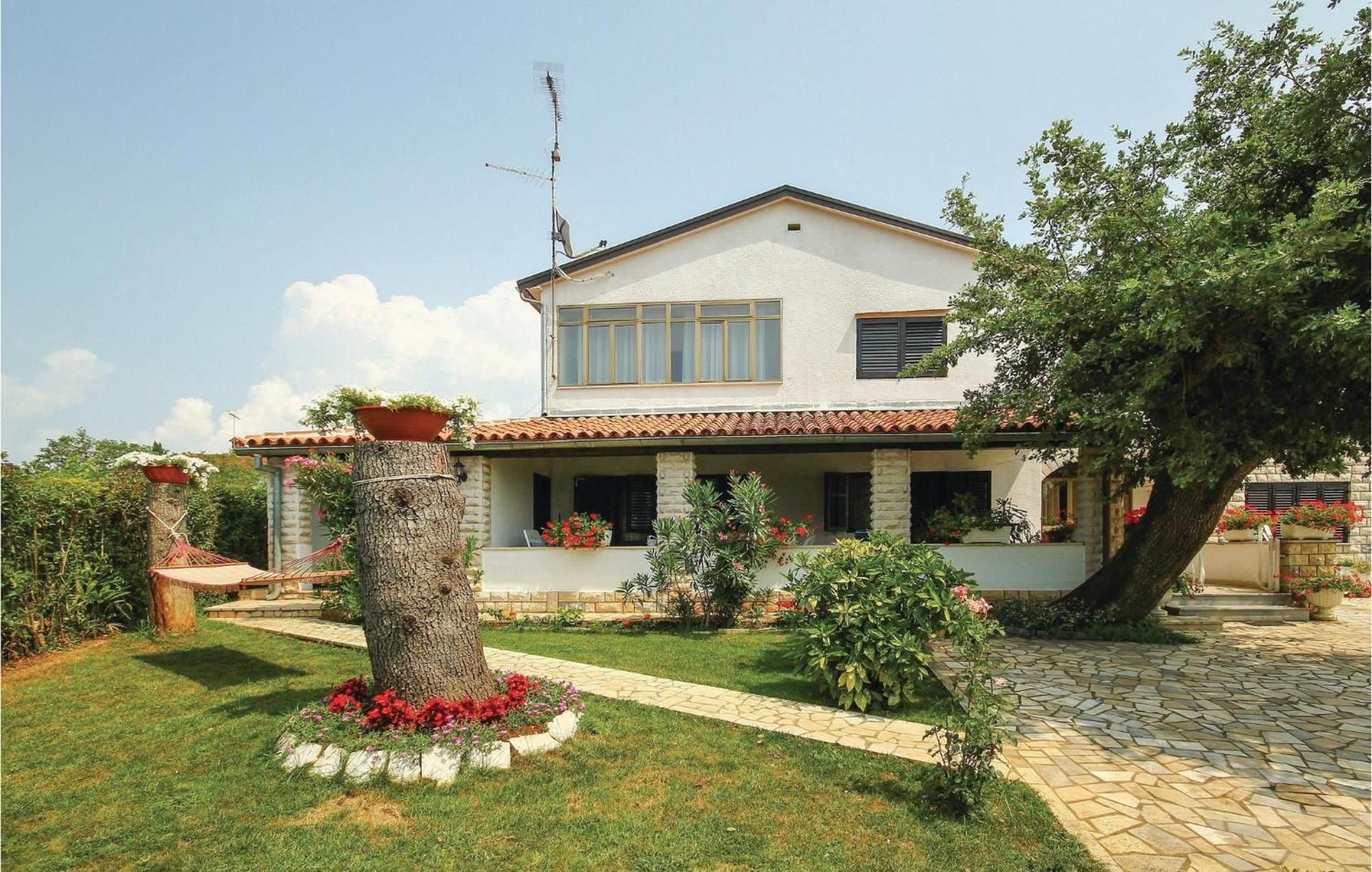 Beautiful Apartment In Porec With Wifi Exterior foto