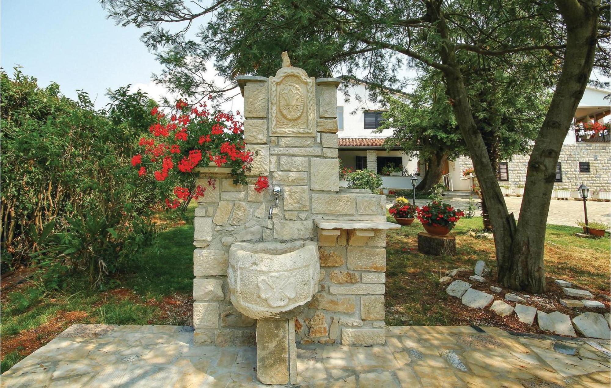 Beautiful Apartment In Porec With Wifi Exterior foto